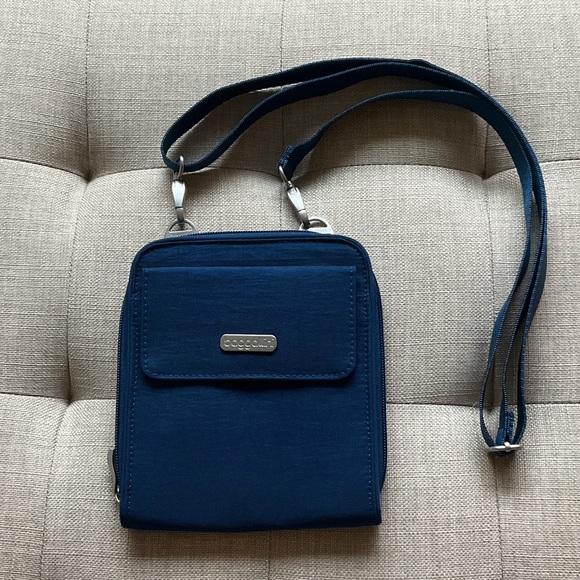 Baggallini Navy Crossbody Bag - Picture 1 of 4